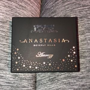 Anastasia Beverly Hills x Amrezy
